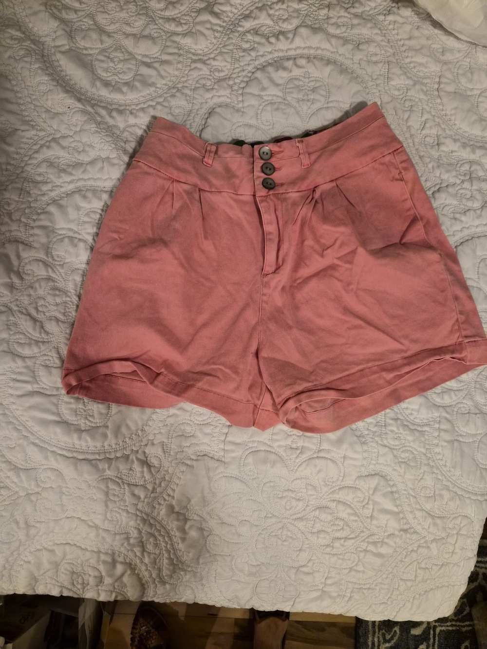 High-Waist Pink Pleated Women's Shorts with Triple Button